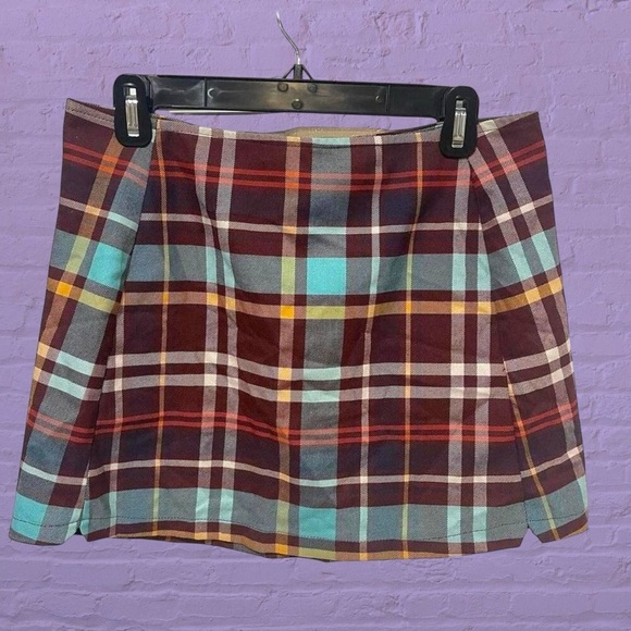 Urban Outfitters plaid mini skirt - Picture 5 of 12
